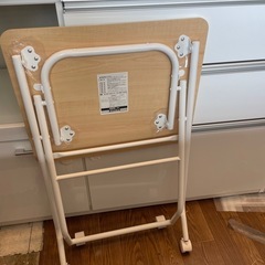 【折り畳みテーブル】【キャスター付き】【テーブル】【管理番号12907s】の画像