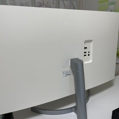 LG 4Kモニター　モニターアーム、スピーカー付の画像