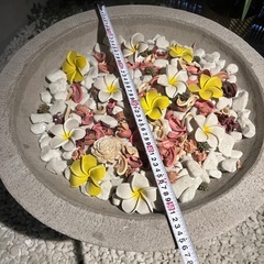 石のオブジェの画像