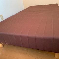 脚付きマットレスベッドの画像