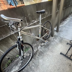 マウンテンバイク2台の画像
