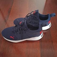 Puma ネイビー スニーカーの画像