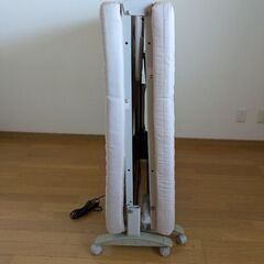 折りたたみベット。多少汚れ有り、画像でご確認下さい。コンセント有りますが角度作動はしません。の画像