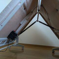 折りたたみベット。多少汚れ有り、画像でご確認下さい。コンセント有りますが角度作動はしません。の画像