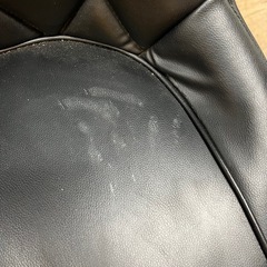 カウンターチェア　手で擦ったようなペンキ汚れありの画像