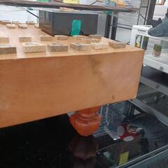 【ドリーム尾浜店】将棋駒＆将棋台セット　コマ完備　歩の予備のみ1つあります。　※使用感、キズございます。　高さ(H)--×幅 (W)--×奥行(D)--(cm)の画像