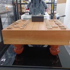 【ドリーム尾浜店】将棋駒＆将棋台セット　コマ完備　歩の予備のみ1つあります。　※使用感、キズございます。　高さ(H)--×幅 (W)--×奥行(D)--(cm)の画像