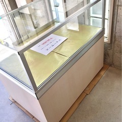 ショーケース ガラスショーケース ライト付 鍵付の画像