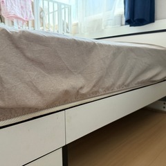 セミダブルベッド　マットレス付き　二口コンセント有の画像