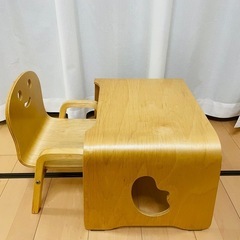 キコリのテーブル&椅子の画像