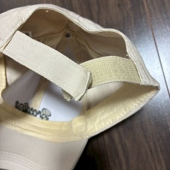 キャップ　ベージュ　シンプル　ロゴの画像