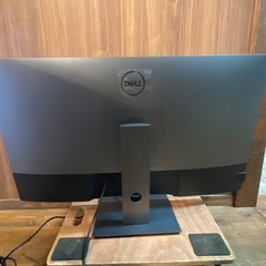 Dell デジタルハイエンドシリーズ U4320Q 42.5インチ 4K 大型モニターの画像