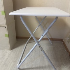 折りたたみ式テーブル白の画像