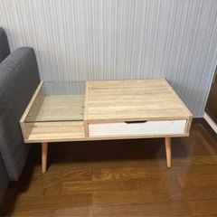 リビングテーブルの画像