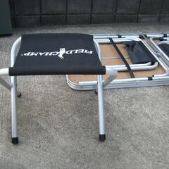 アルミ折り畳み式テーブル、いす。テーブル120㎝×120㎝、の画像