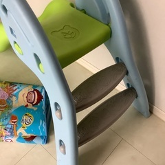 プールと滑り台のセットの画像