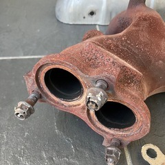 rzn152純正エキゾーストマニ ホールド 鋳鉄製4穴の画像