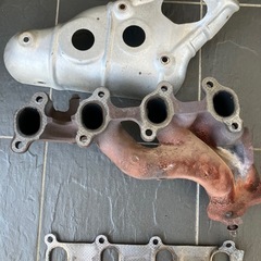 rzn152純正エキゾーストマニ ホールド 鋳鉄製4穴の画像