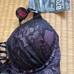 新品タグ付ブラジャー＆パンティーの画像