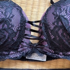 新品タグ付ブラジャー＆パンティーの画像