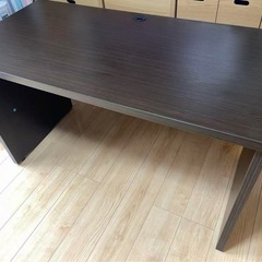 美品 ニトリ ワークデスク 作業机 勉強机 ダークブラウン そで収納付きの画像