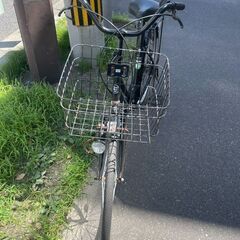 自転車　No.398　シティサイクル　ママチャリ　ブラック　26インチ　LEDライト　※チェーンカバー破損個所あり　【リサイクルショップどりーむ荒田店】の画像