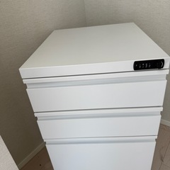 プロジェクター、引き出し(オフィス収納)、アイロン、おもちゃ、食器、鍋etc...の画像