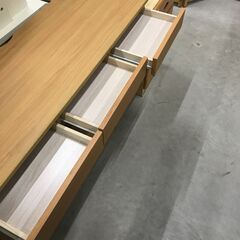 【ｼﾞｬﾝｸﾞﾙｼﾞｬﾝｸﾞﾙ金沢店】収納棚 木目調 ナチュラル W(幅)120.0cm×D(奥行き)40.0cm×H(高さ)75.0cm ※クリーニング済みの画像