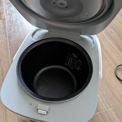 山善　炊飯器3合炊き　1500円の画像