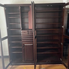 大型食器棚の画像