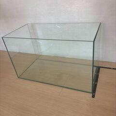 アクアリウム用品（水槽２点、、水槽台１点ほか）の画像