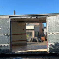 快適空間！両開きドア＆窓・エアコン・鍵付！天井が高く！ 改造済みコンテナ、5.5坪/外寸長さ731cm　【即使用可、多用途に最適】　福岡発の画像