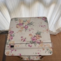 レトロな台の画像