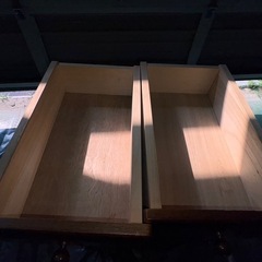 中型アンティークチェスト（家具）の画像