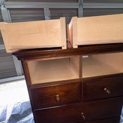 中型アンティークチェスト（家具）の画像