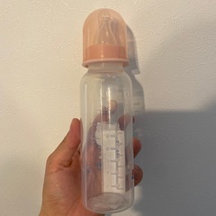 キティちゃん柄　哺乳瓶の画像