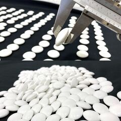 ∞ 碁石 ガラス 白157個 黒173個 34号 厚み9.5mm前後の画像