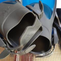 シュノーケリングフィンとソックスの画像