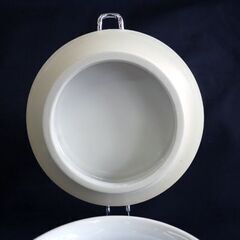 BEE HOUSEキャニスター 2個セット ホワイト ネイビー 食品保存 保存容器 ビーハウス 密閉容器 ポット 札幌 北20条店の画像