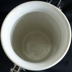 BEE HOUSEキャニスター 2個セット ホワイト ネイビー 食品保存 保存容器 ビーハウス 密閉容器 ポット 札幌 北20条店の画像
