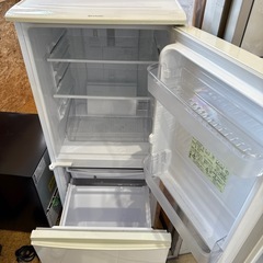 【状態良し/SHARP冷蔵庫137L/配達可】の画像