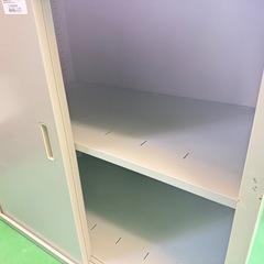 ★フロンティアグループいわき店★お手頃価格！鍵付き！コクヨ製のオフィス用物置 引き戸 スチール田中 書庫  の画像