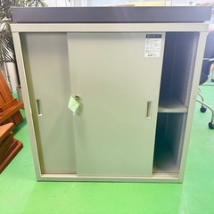 ★フロンティアグループいわき店★お手頃価格！鍵付き！コクヨ製のオフィス用物置 引き戸 スチール田中 書庫  の画像