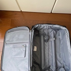 サムソナイトスーツケースの画像