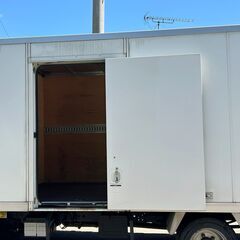 2.7坪/外寸長さ460cm、綺麗！天井が高く！アルミコンテナ、横ドア鍵有り、後扉の鍵無し ●作業場.キャップ場.防災.バイクガレージ ●福岡発の画像