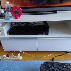 テレビ、オーディオラックの画像