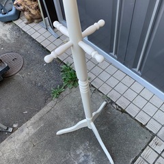 木製ポールハンガーの画像