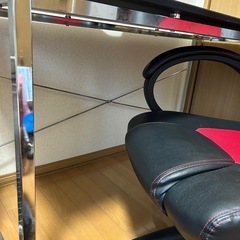 ゲーミングデスク&チェアの画像