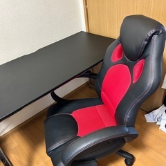 ゲーミングデスク&チェアの画像