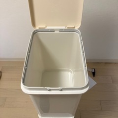 ゴミ箱の画像
